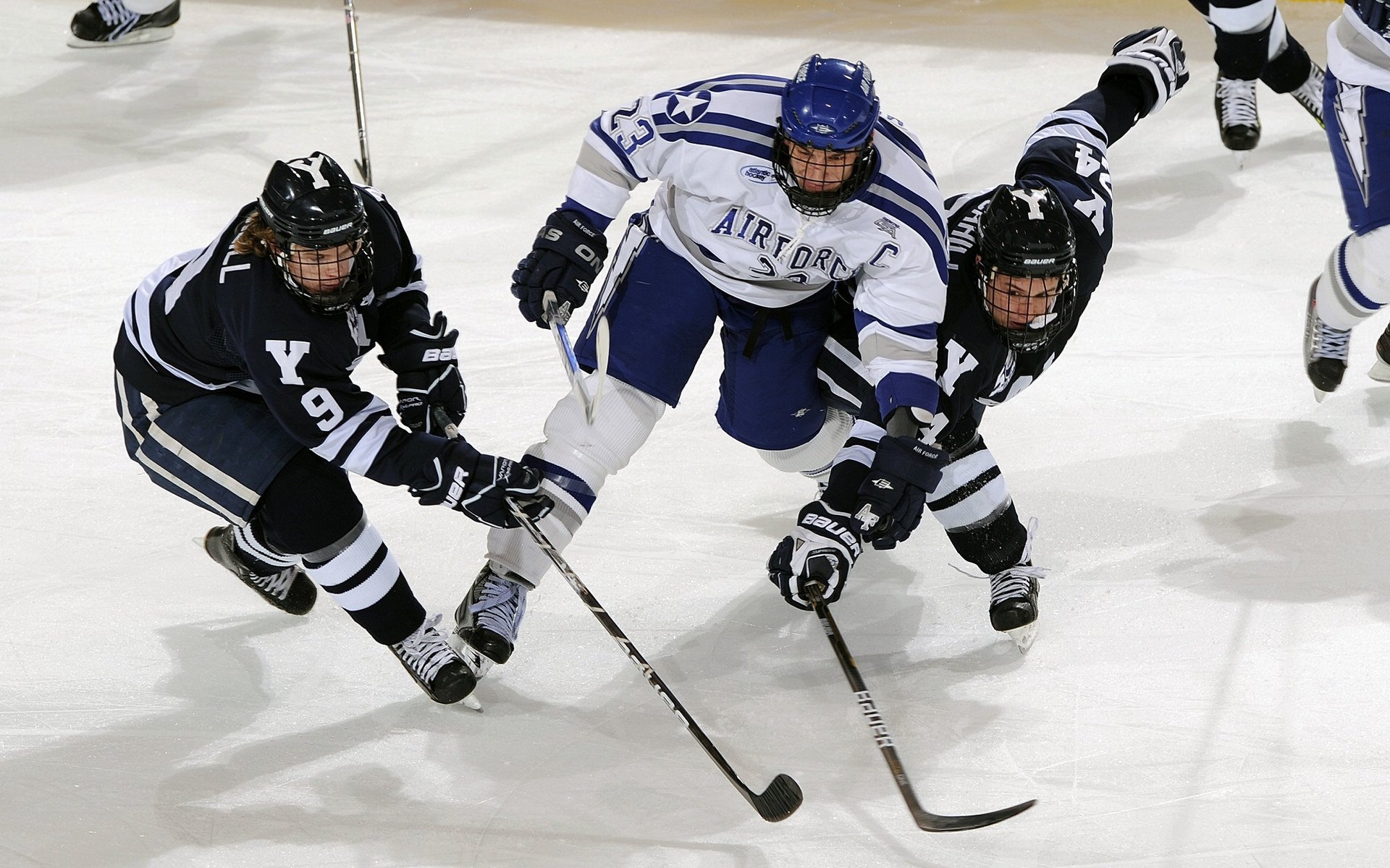 东决关键战之夜，克莱全程高能输出，三分如雨，拯救悬崖边的勇士
