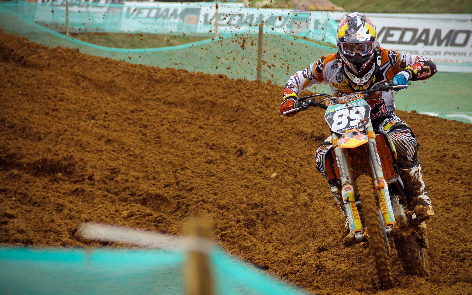 索伯碾压红牛二队，一场胜利背后的残酷真相与维斯塔潘的孤独领跑