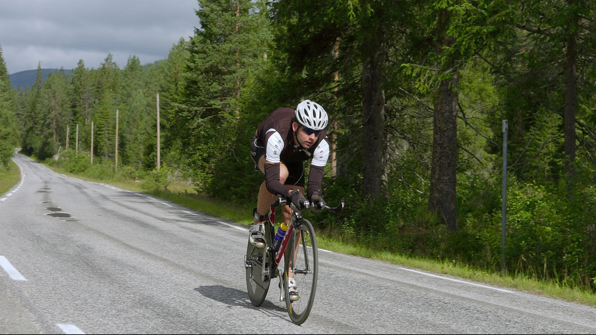 新王登基与孤胆英雄，勒沃库森完胜摩纳哥背后的足球哲学分野